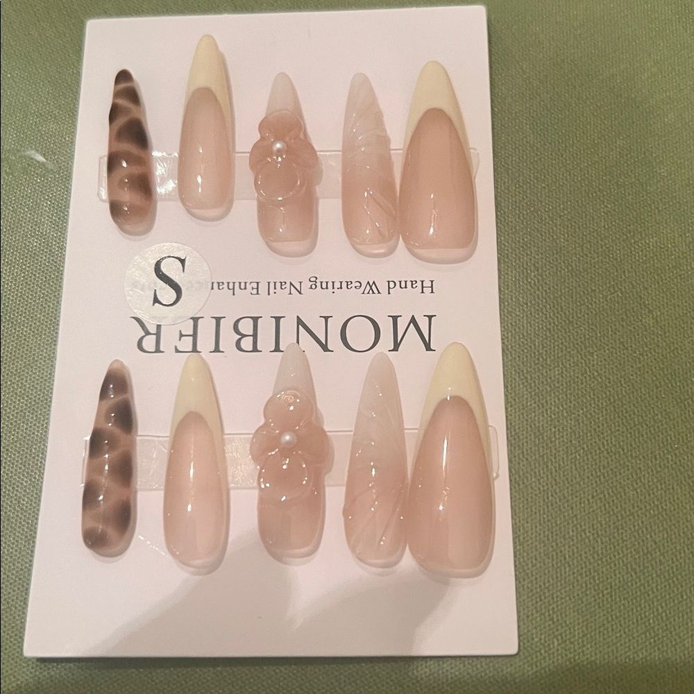 Moniber Beige and Cream Press-On Nails